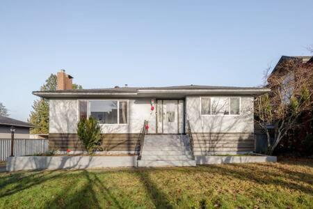 Lovely 2Br Home In Foster Ave Coquitlam Exterior photo